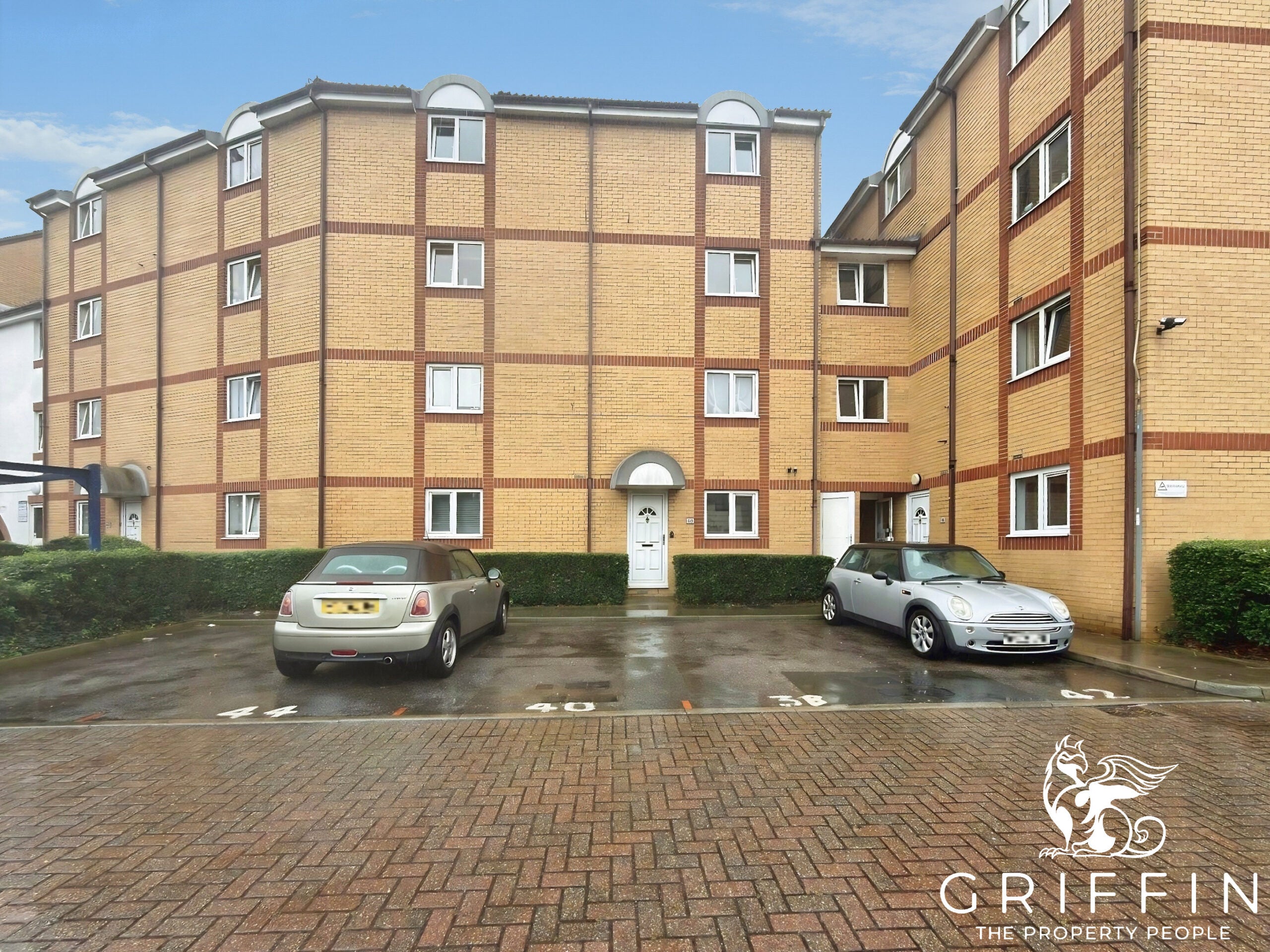 Flat Astley in Grays