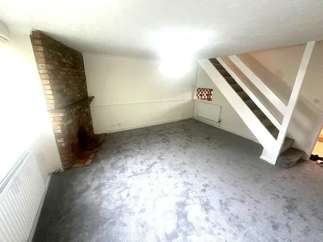 Flat Flather Close in London
