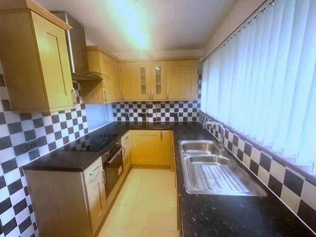 Flat Flather Close in London