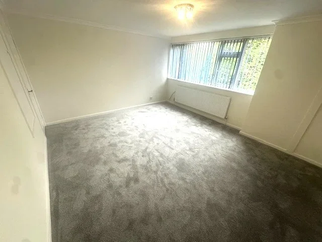 Flat Flather Close in London