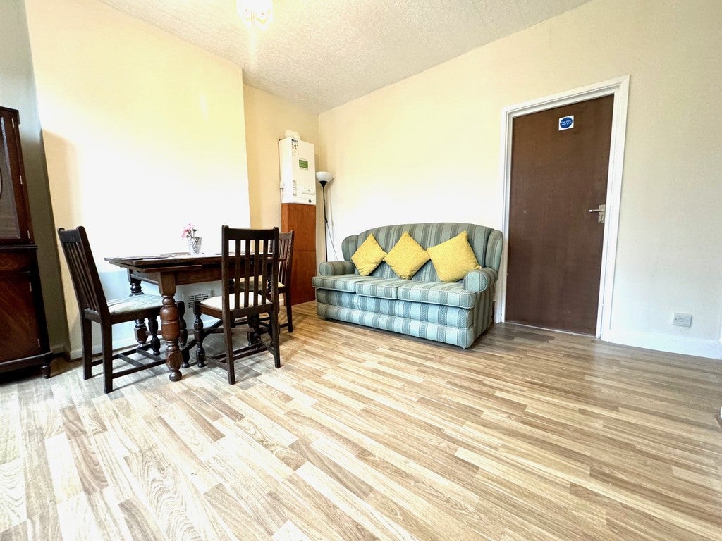 Flat Griffin Gardens in Birmingham
