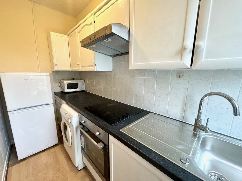 Flat Griffin Gardens in Birmingham