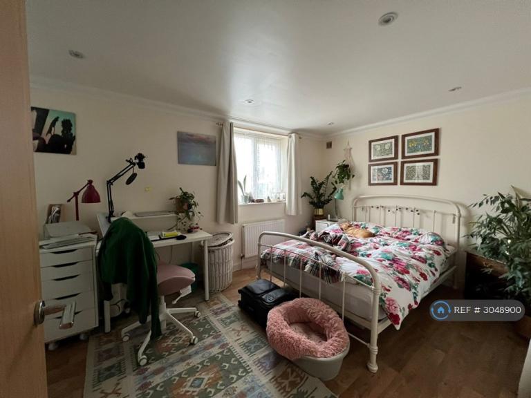 Flat Blandford Road in Poole