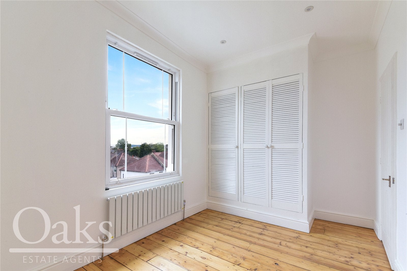Flat Holmesdale Road in Greater London