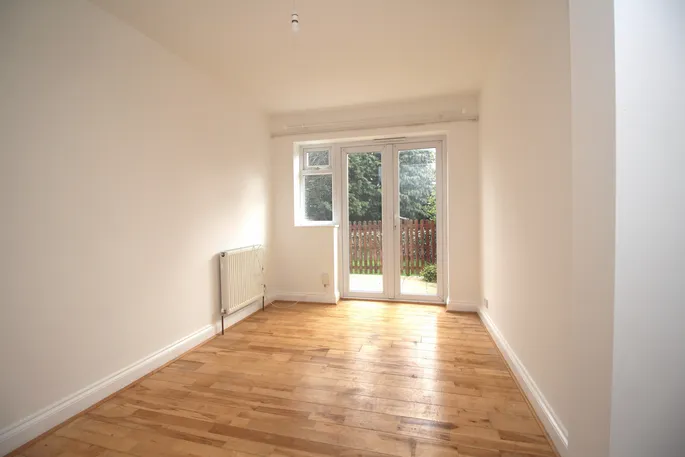 Flat North Approach in Watford