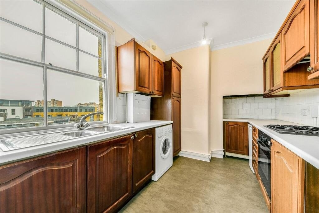 Flat Prince of Wales Drive in Greater London