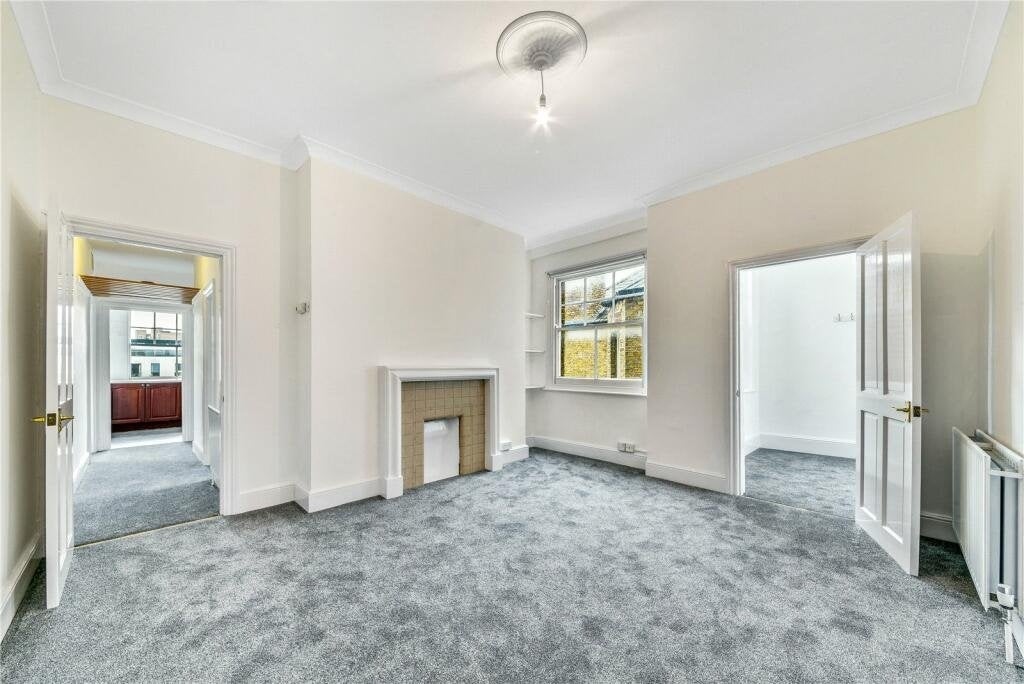 Flat Prince of Wales Drive in Greater London