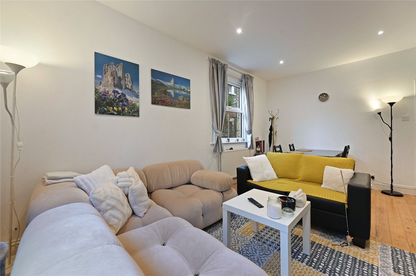 Flat Collingbourne Road in Greater London