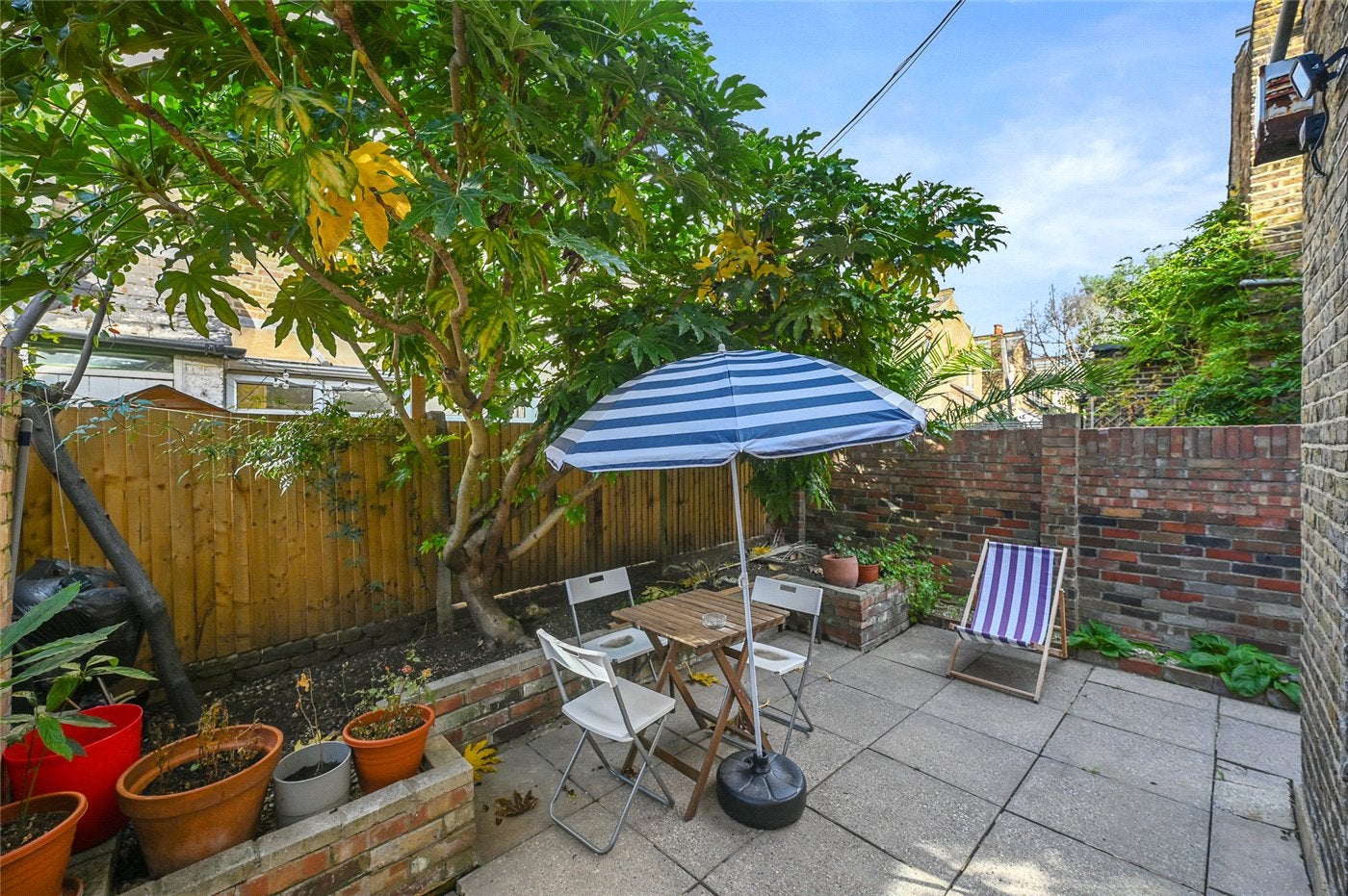 Flat Collingbourne Road in Greater London