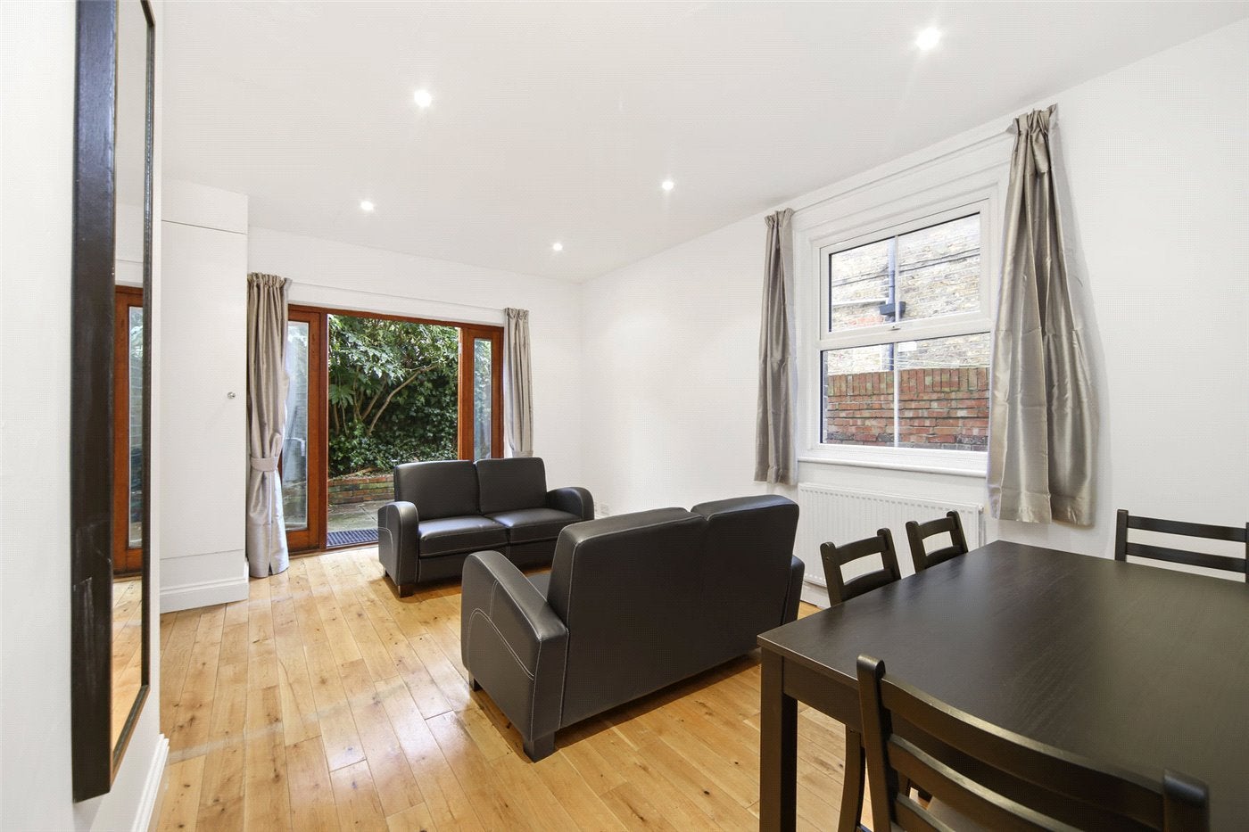 Flat Collingbourne Road in Greater London