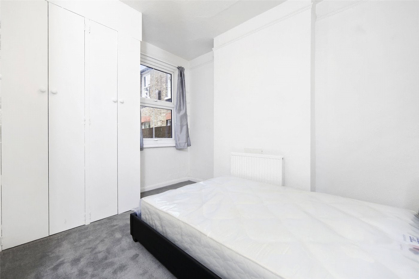 Flat Collingbourne Road in Greater London