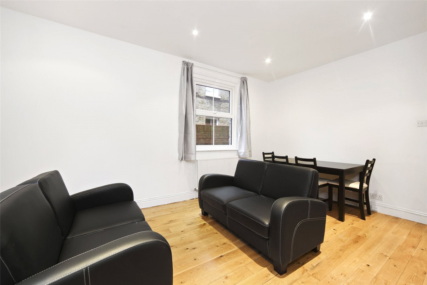Flat Collingbourne Road in Greater London
