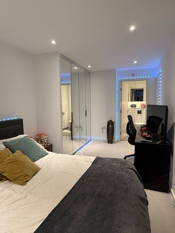 Room Bourke Close in Greater London