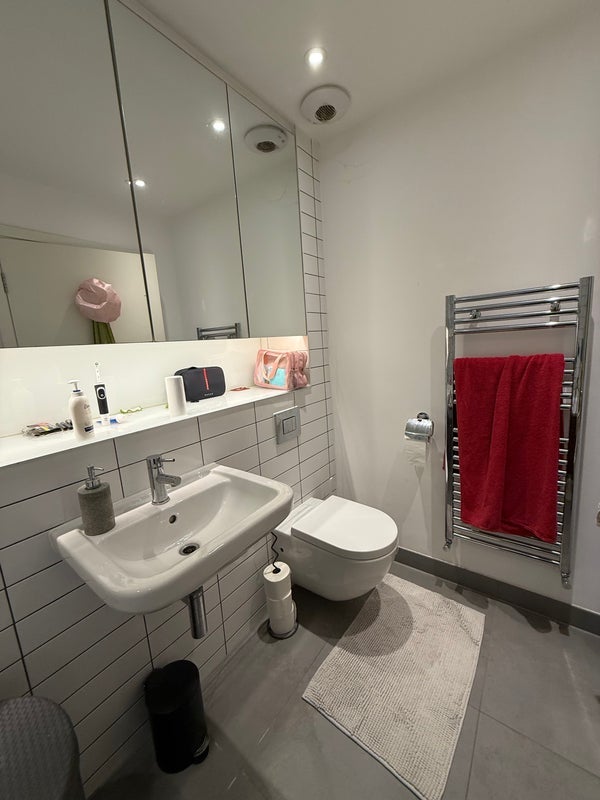 Room Bourke Close in Greater London