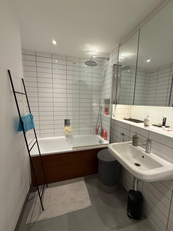 Room Bourke Close in Greater London