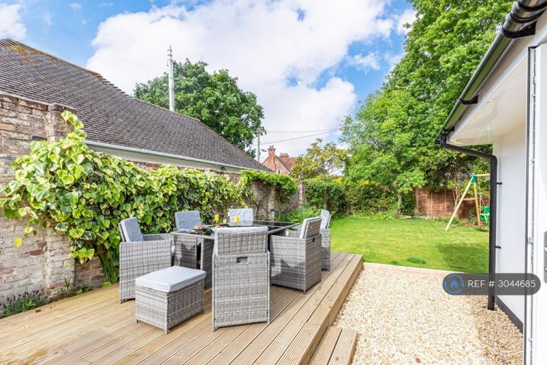 House Yeovilton Close in New Forest