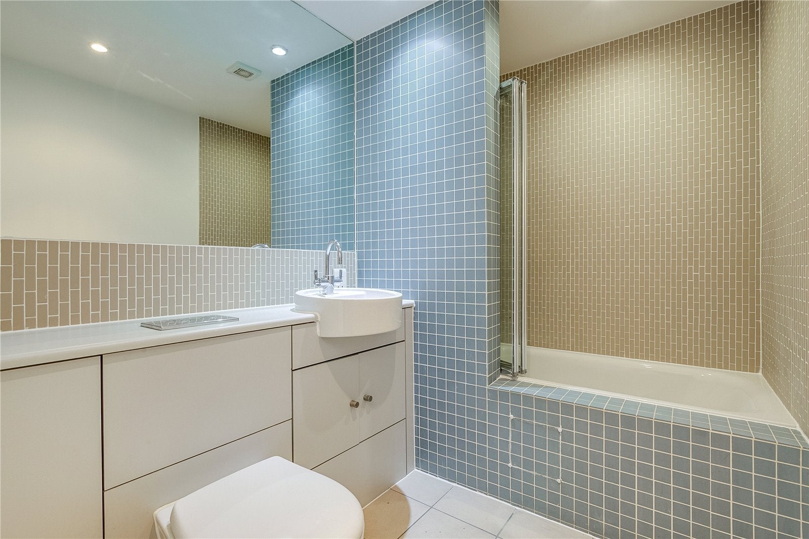Flat Kew Bridge Court in Greater London