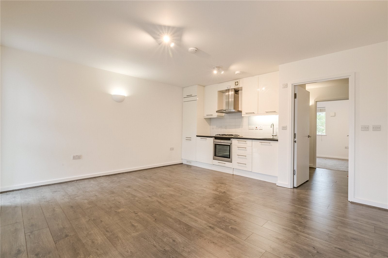 Flat Kew Bridge Court in Greater London