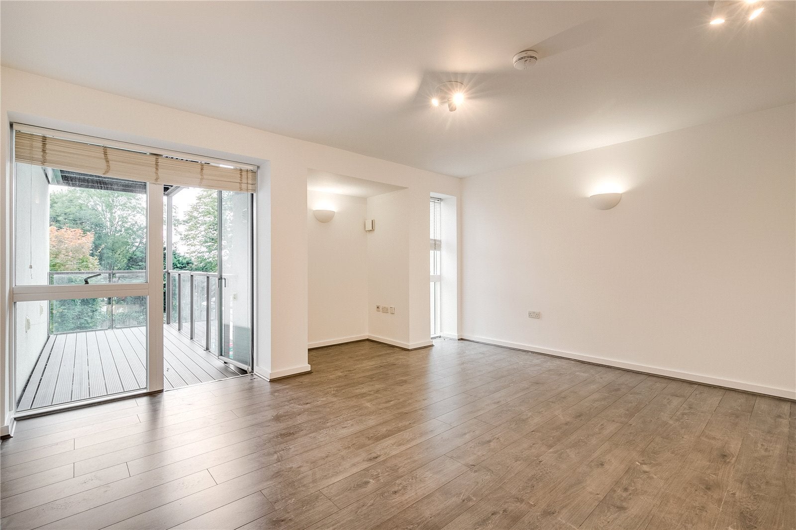 Flat Kew Bridge Court in Greater London