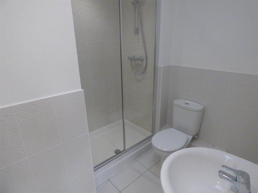 House Edgeworth Close in Slough