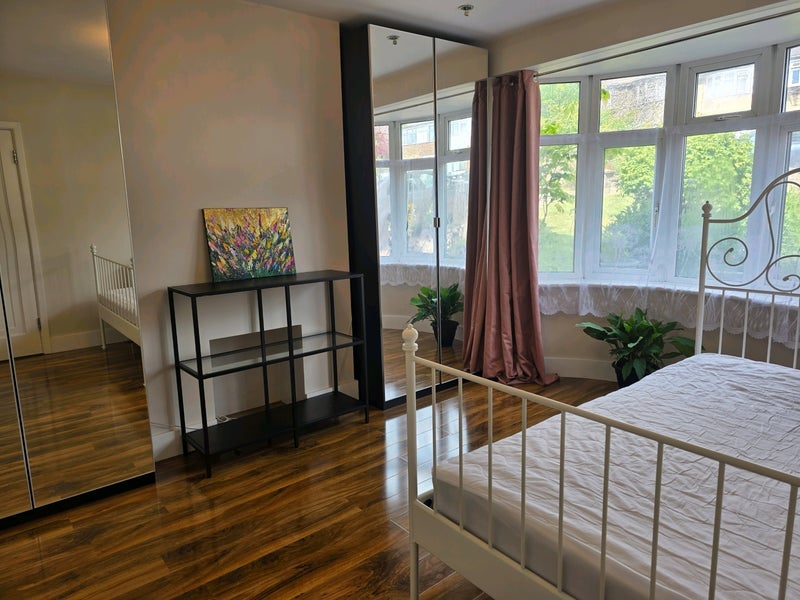 Room Basing Hill in Greater London