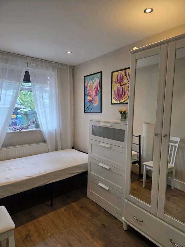 Room Basing Hill in Greater London