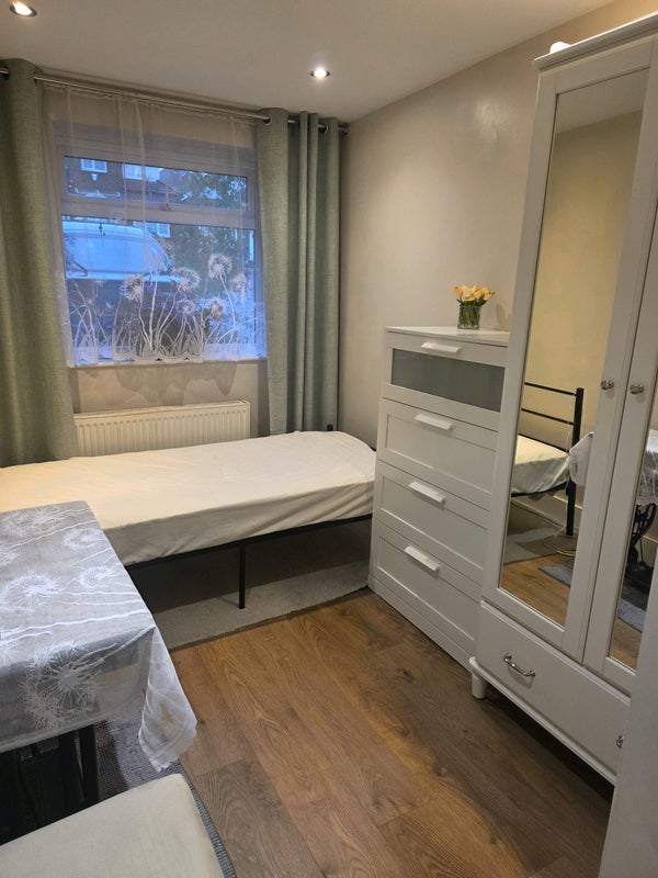 Room Basing Hill in Greater London