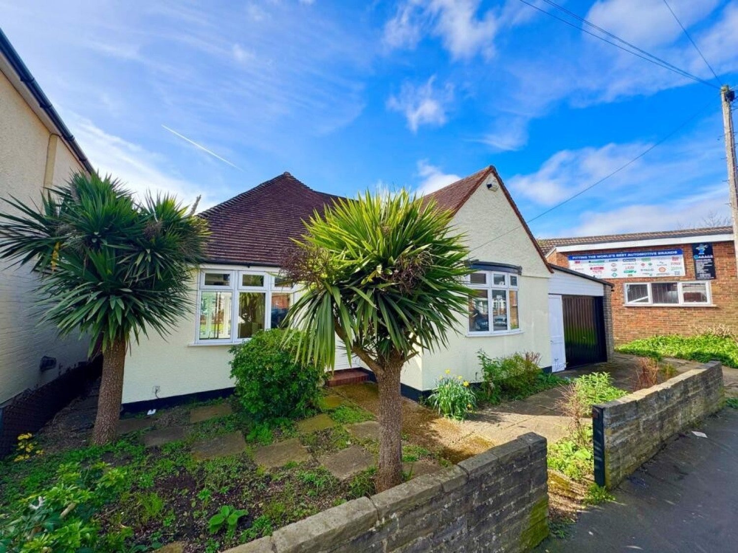 House Ardmore Avenue in Guildford