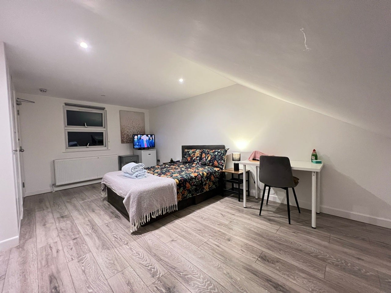 Room Grafton Road in Greater London