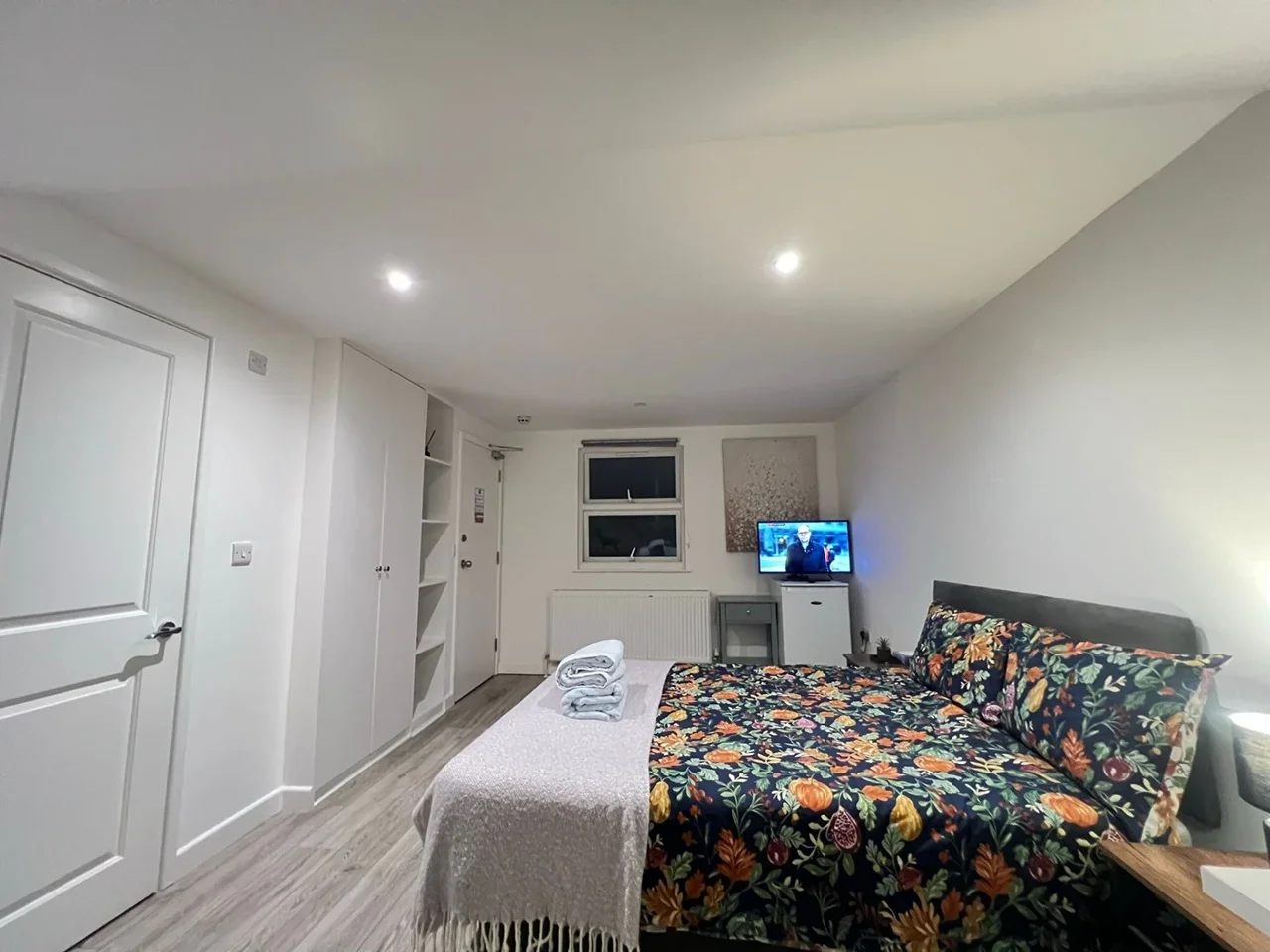 Room Grafton Road in Greater London