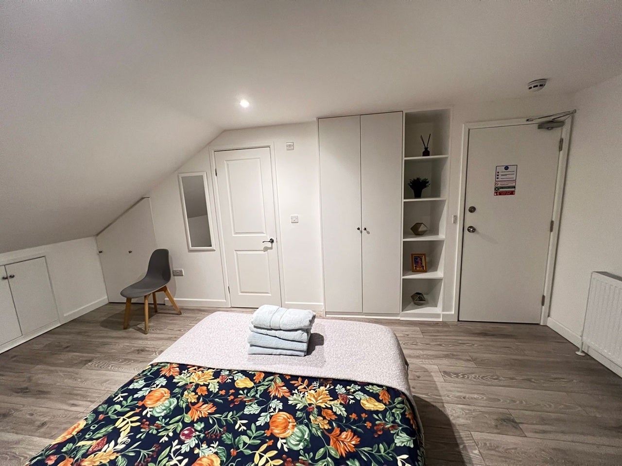 Room Grafton Road in Greater London
