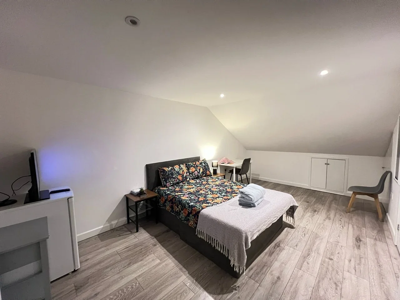 Room Grafton Road in Greater London