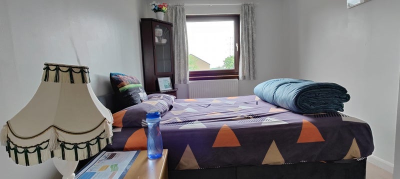 Room Overton Crescent in East Calder