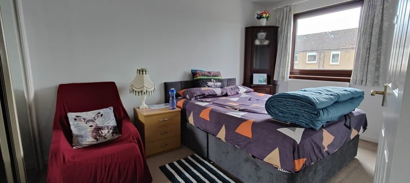 Room Overton Crescent in East Calder