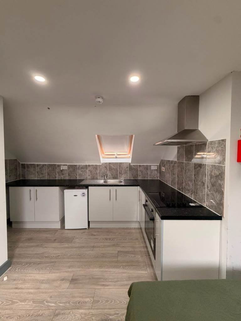 Flat Berkeley Avenue in Greater London