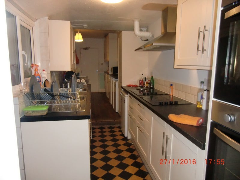 Room Fishponds Road in Bristol