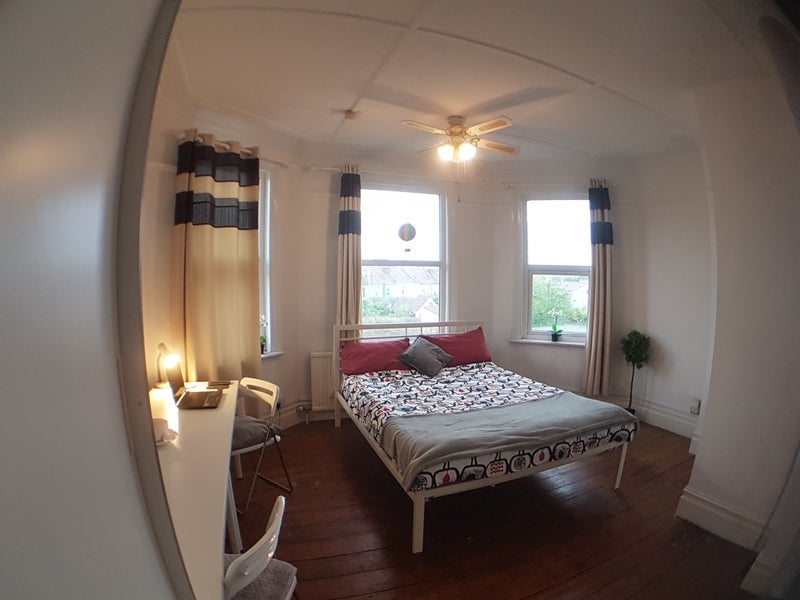 Room Fishponds Road in Bristol