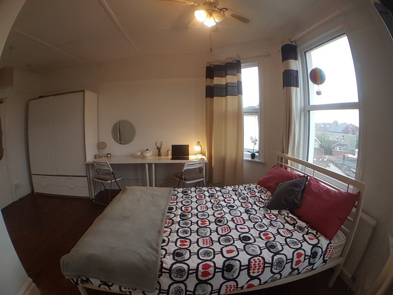 Room Fishponds Road in Bristol