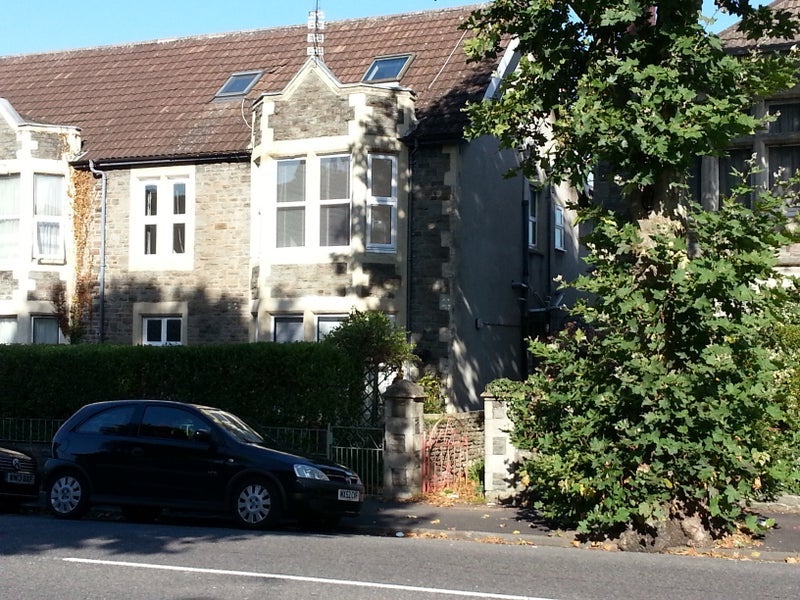 Room Fishponds Road in Bristol