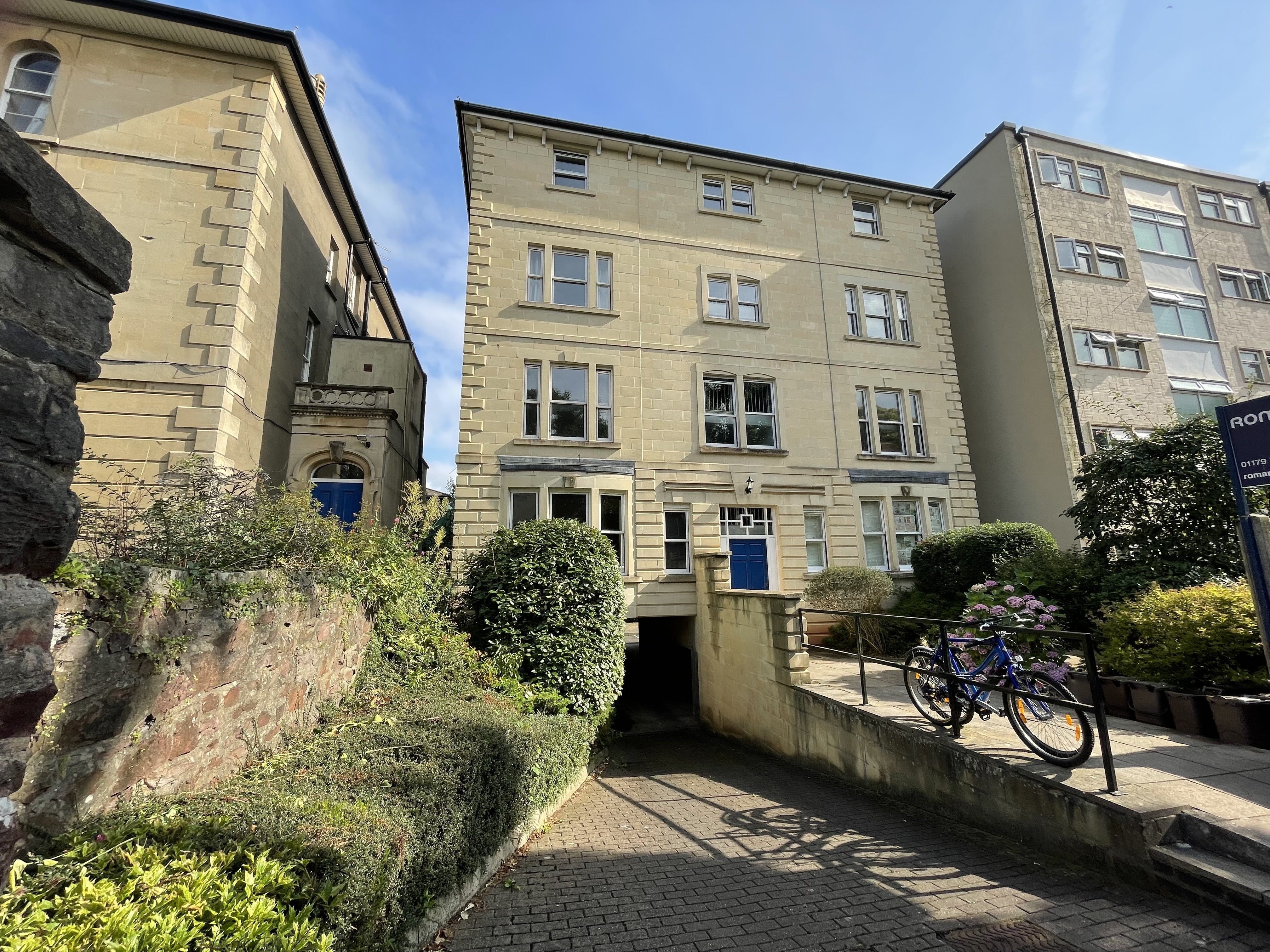Flat Ashgrove Road in Bristol