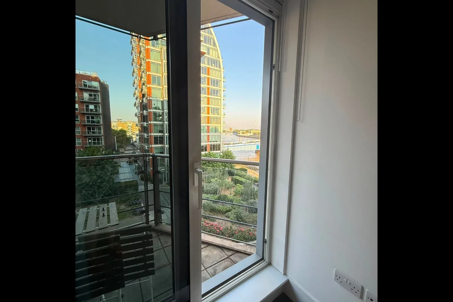 Flat Juniper Drive in Greater London