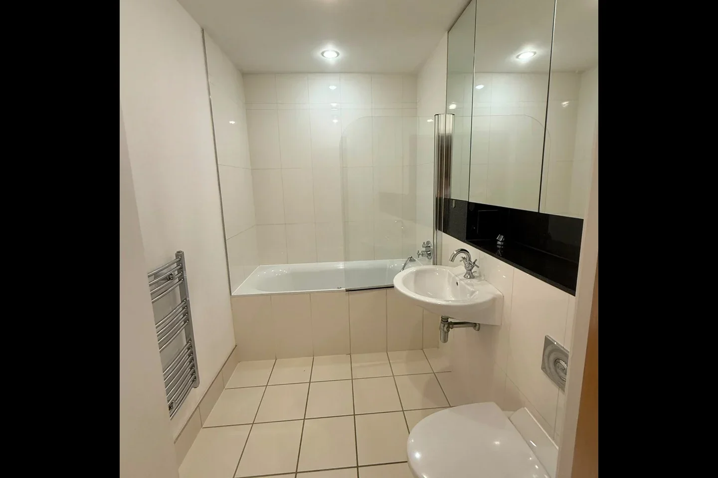 Flat Juniper Drive in Greater London