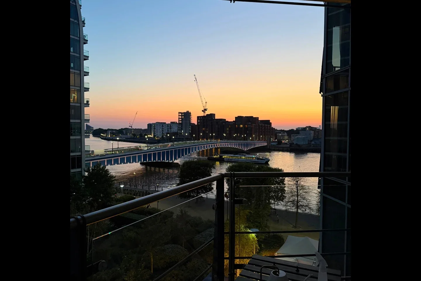 Flat Juniper Drive in Greater London