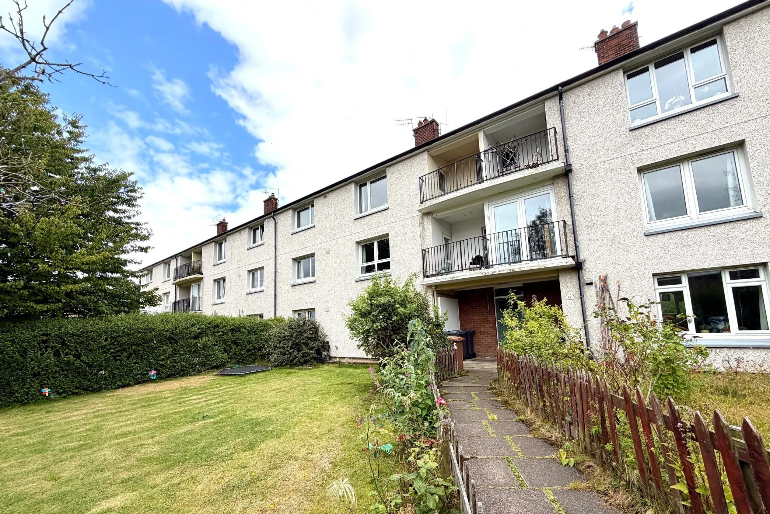 Flat Langton Road in City of Edinburgh