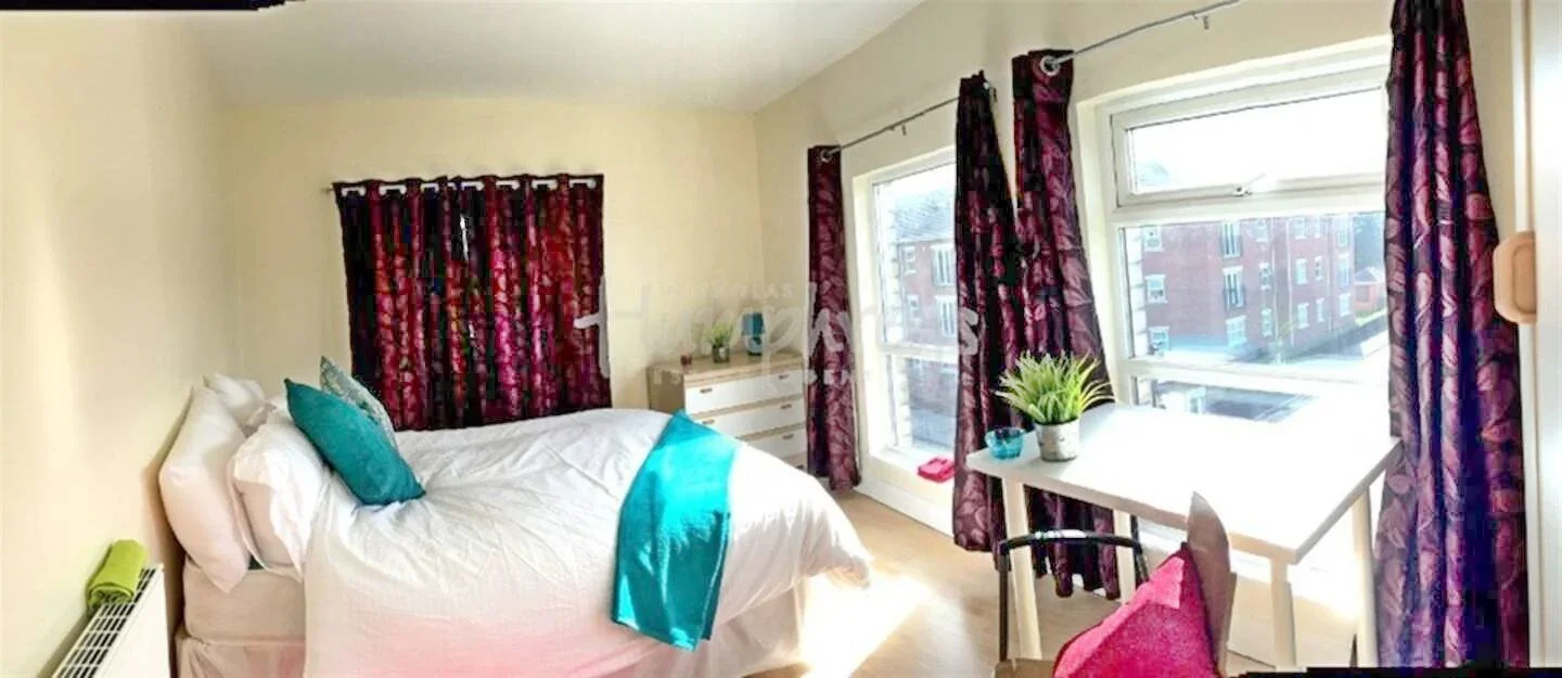 Room Gainsborough Road in Liverpool