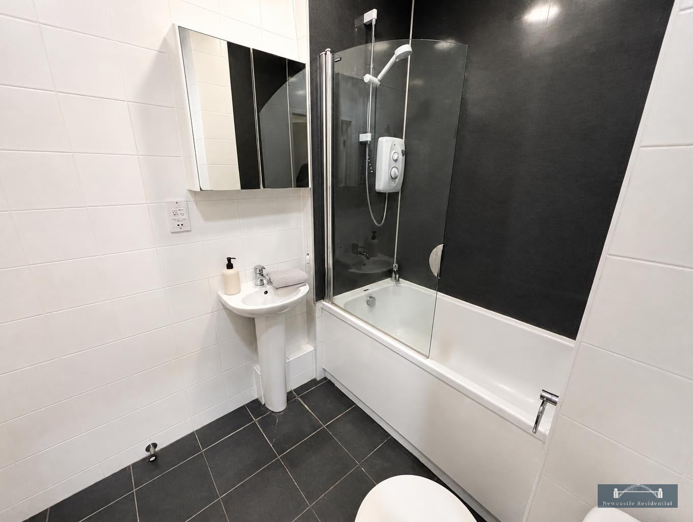 Flat Grosvenor Road in Newcastle upon Tyne