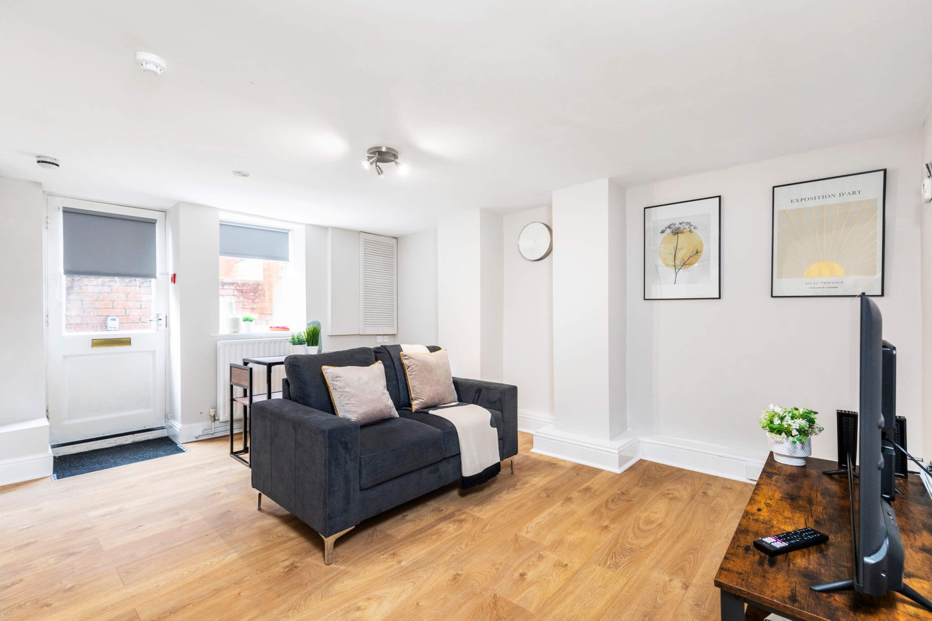 Room Estcourt Avenue in Leeds