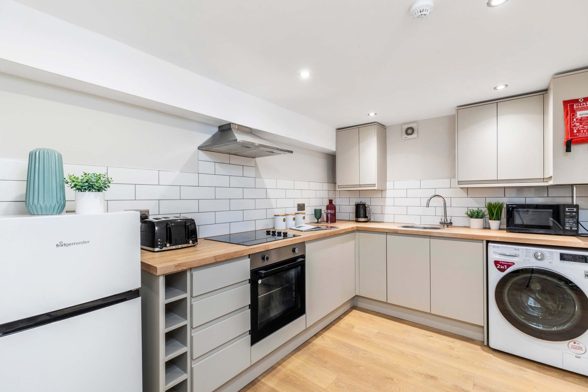 Room Estcourt Avenue in Leeds