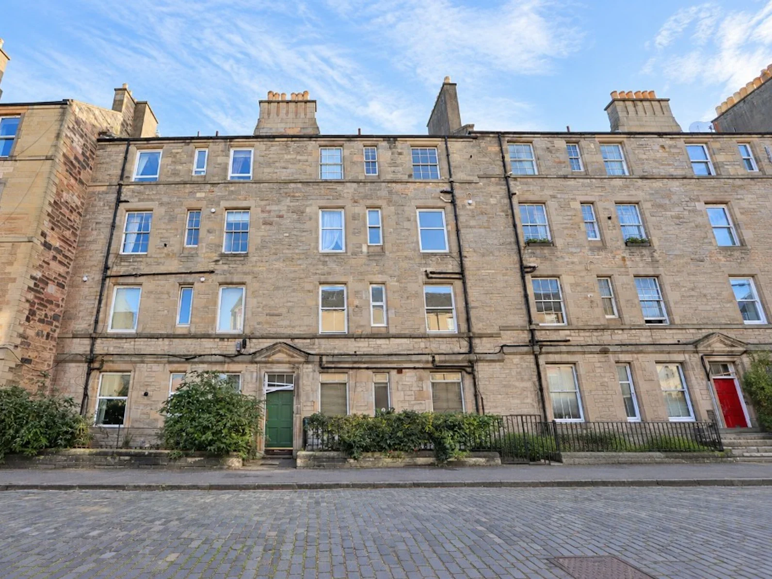 Flat Halmyre Street in City of Edinburgh