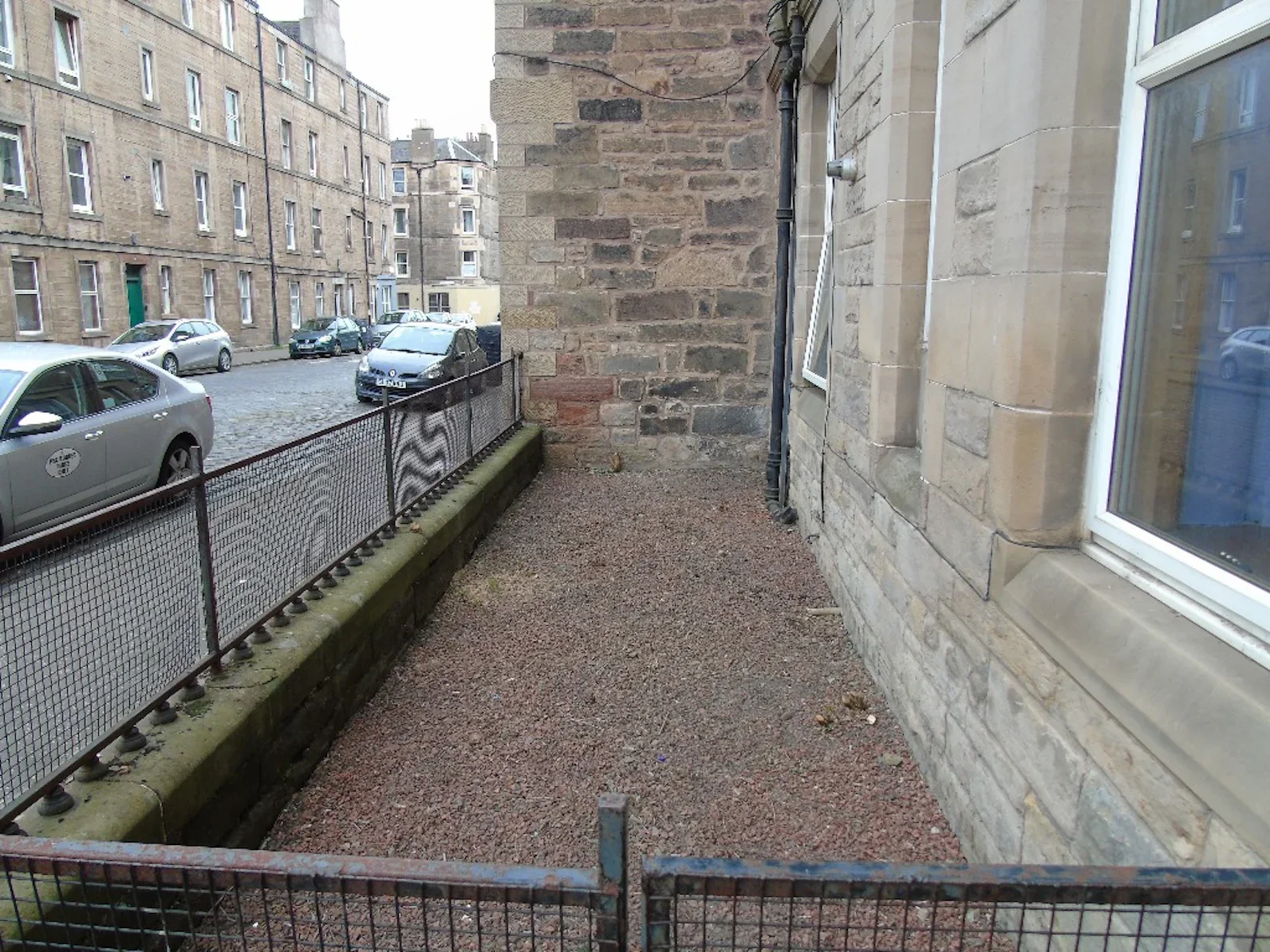 Flat Halmyre Street in City of Edinburgh